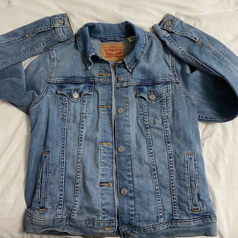 Women’s Levi jean jacket